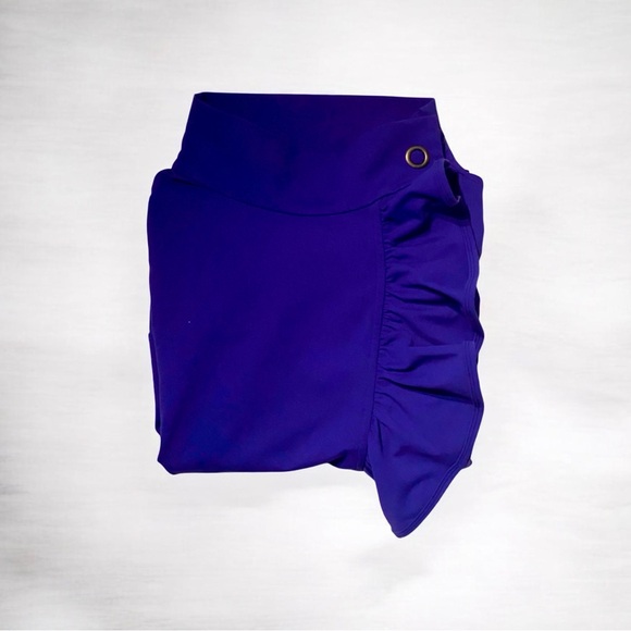 Karma Athletics Jacket. It looks fabulous on and is so flattering. - Picture 15 of 15